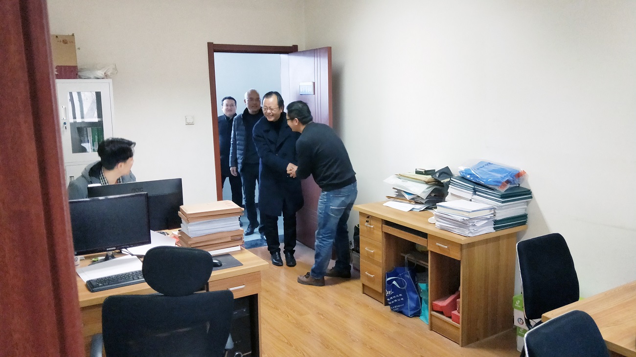 領(lǐng)導(dǎo)熱情來拜年