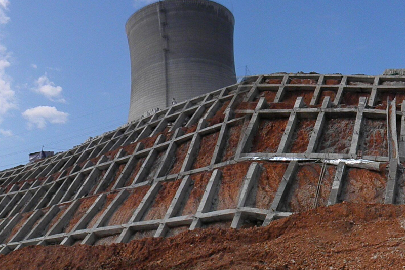 河南義馬山體支護(hù)工程（高度24米，長度1000米）